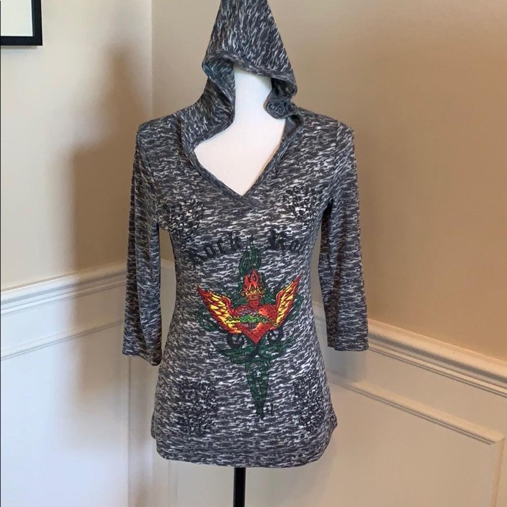 Medium Lia Lee. Quarter length sleeve. Dark grey.